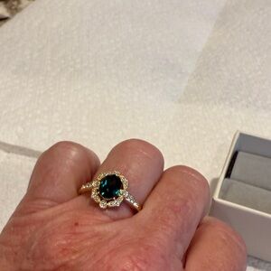Elegant Gold and Green Gemstone Ring size 7